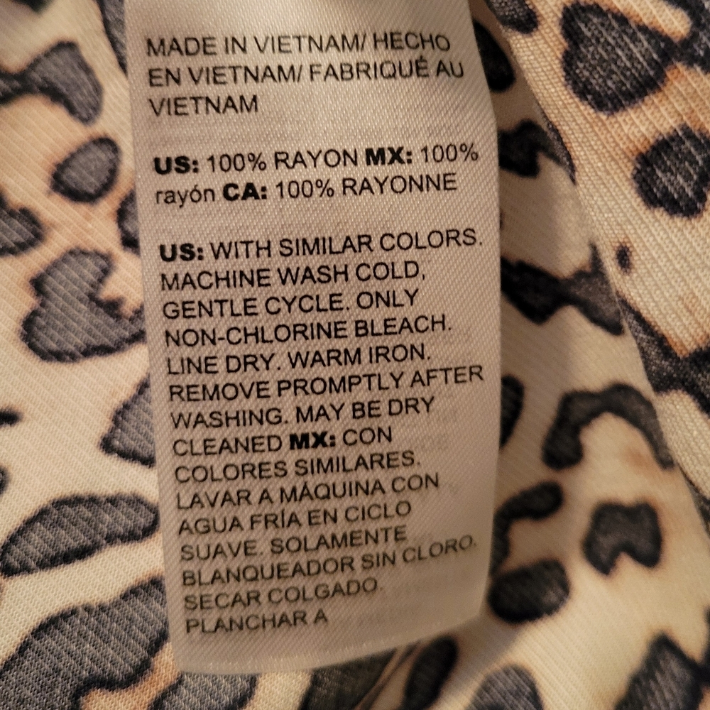 Chico's Leopard Print Button Down Shirt NWT - Picture 11 of 11